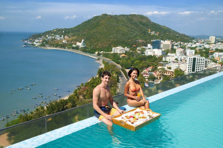 Fusion Suite Vung Tau Hotel - ho boi vo cuc 02