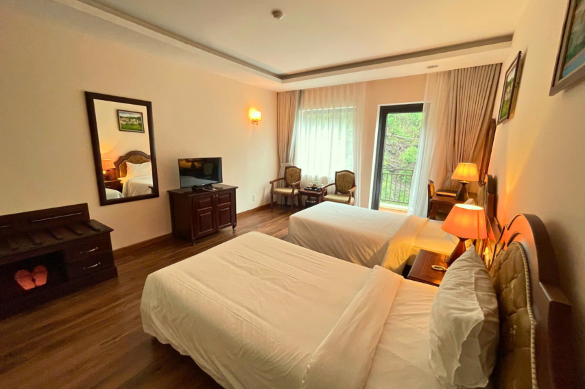 The May Cat Ba Deluxe Moutain 01