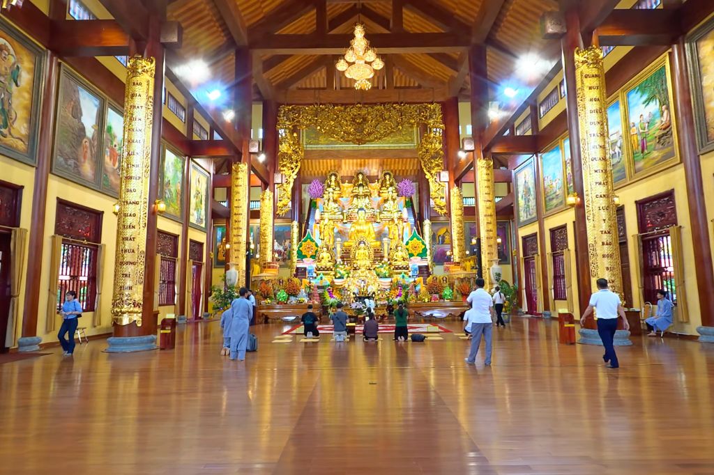 chùa ba vàng quảng ninh