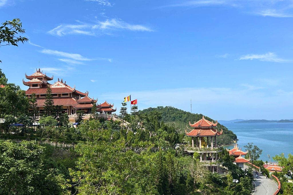 chùa cái bầu quảng ninh-02
