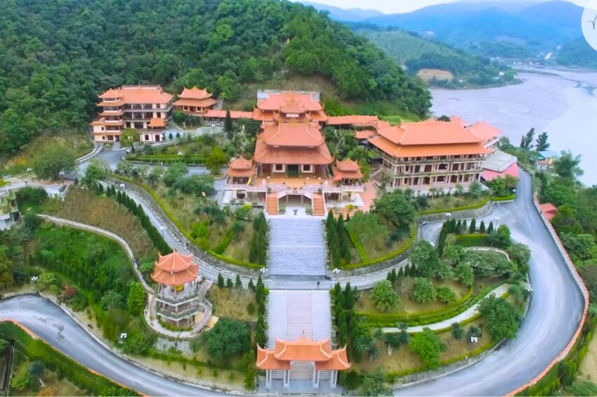 chùa cái bầu quảng ninh-01