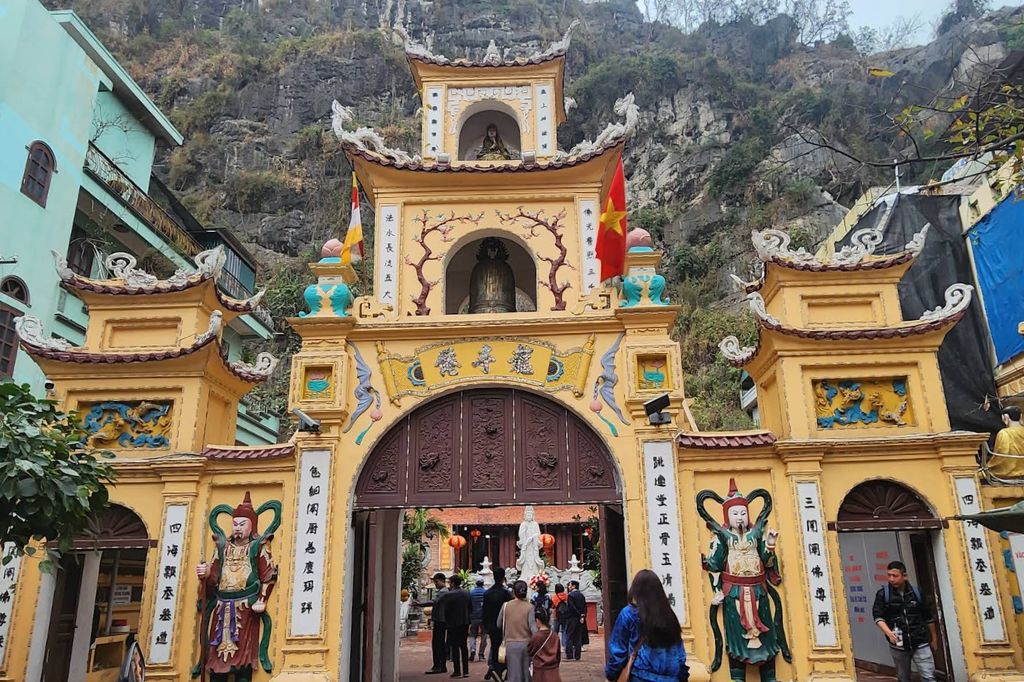 chùa long tiên hạ long quảng ninh