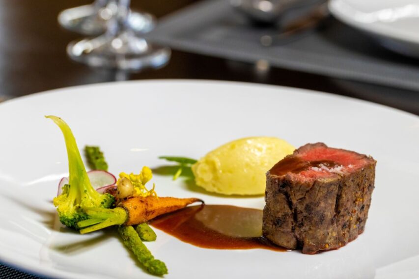 melia vinpearl thanh hoa hotel - ho boi