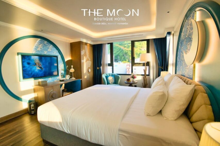 the moon hotel cat ba 02