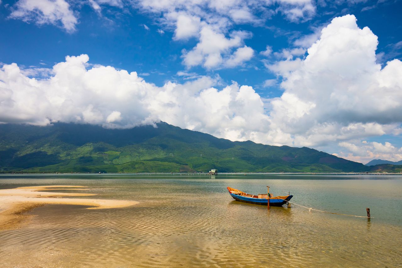 Bãi biển Lăng Cô - Huế
