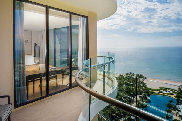 Sky Tower_Master Bedroom Bacony 3BD Grand Ocean View (17th_18th F)