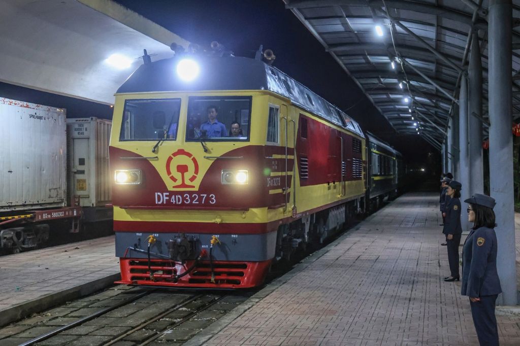 Tàu hoả đi trung quốc 01