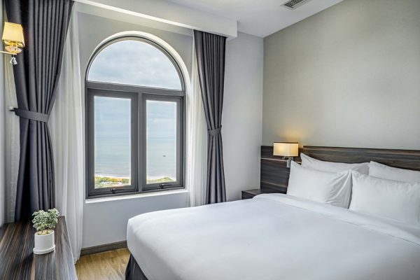 Three-bedroom Premier Sea View The Cap Vung Tau Hotel (3)