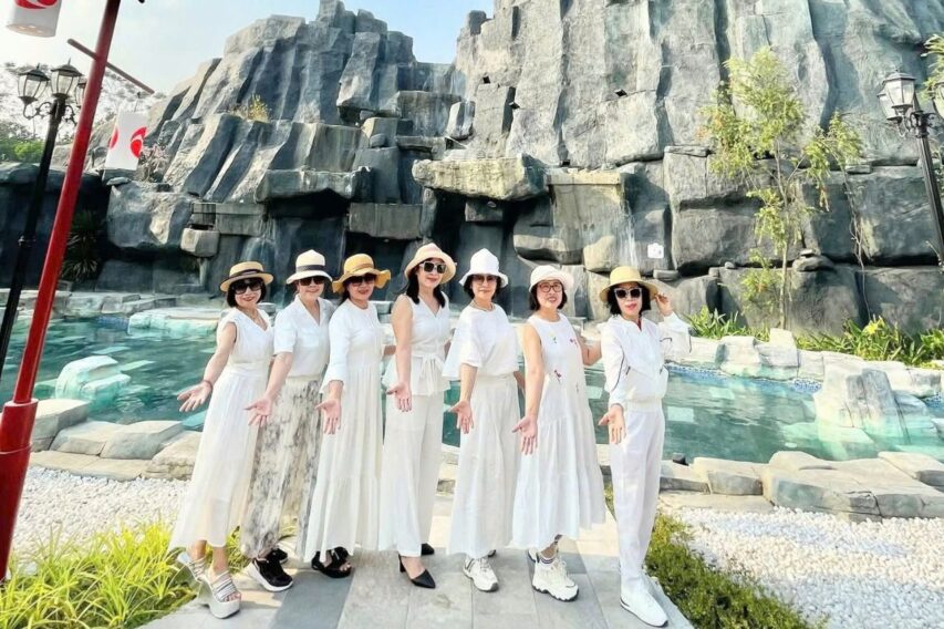 Vườn Vua Resort - Công viên núi đá Onsen