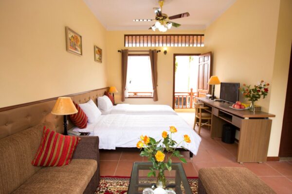 Vuon Vua Resort - Khách sạn Phố Cổ (phòng 3 khách))