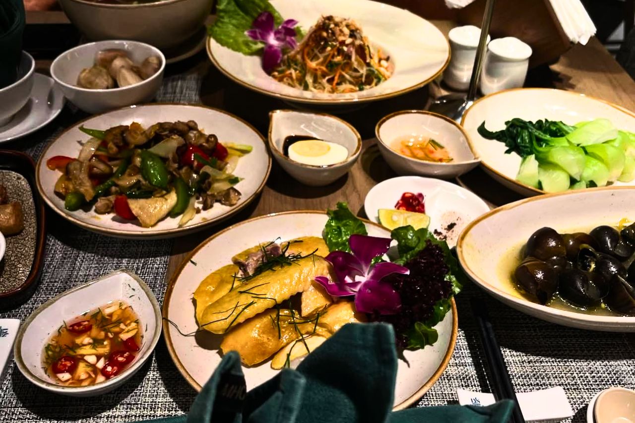 am thuc tai serena hoa binh