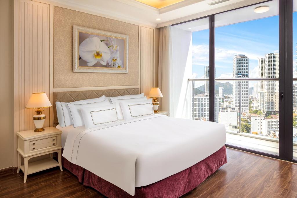 Combo Vinpearl Nha Trang: Hotel Empire + Buffet sáng + Vinwonders