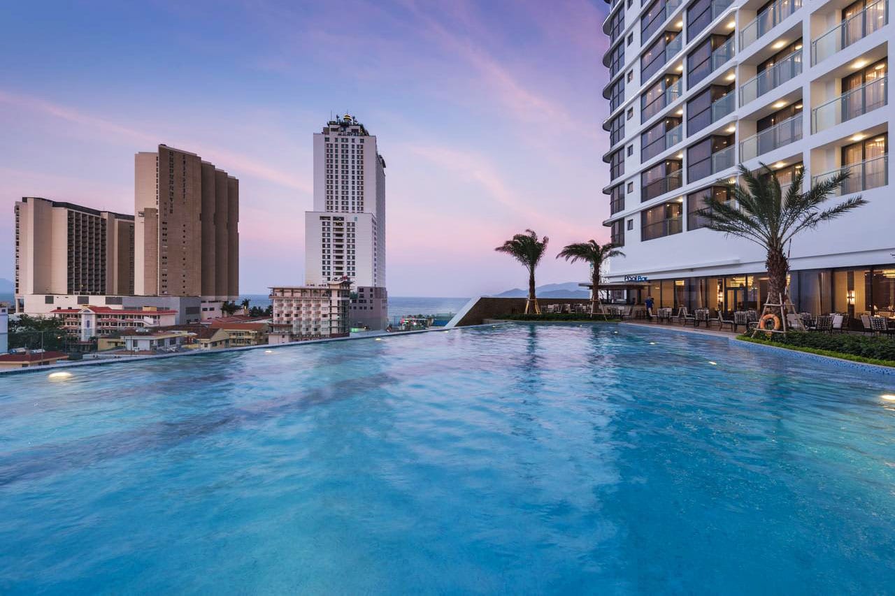 Combo Vinpearl Nha Trang: Hotel Empire + Buffet sáng + Vinwonders