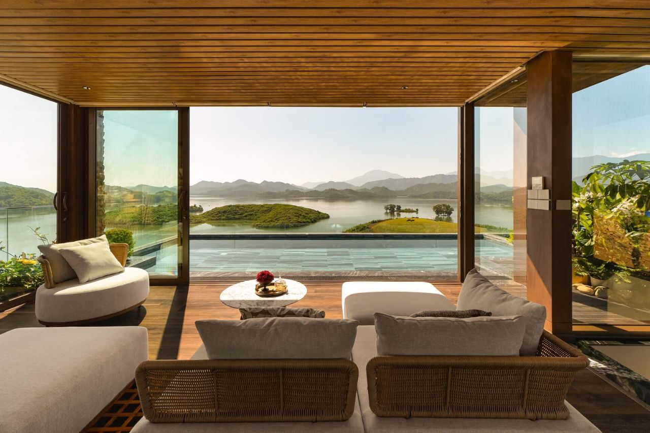 hồ bơi riêng tại villa flamingo hồ núi cốc