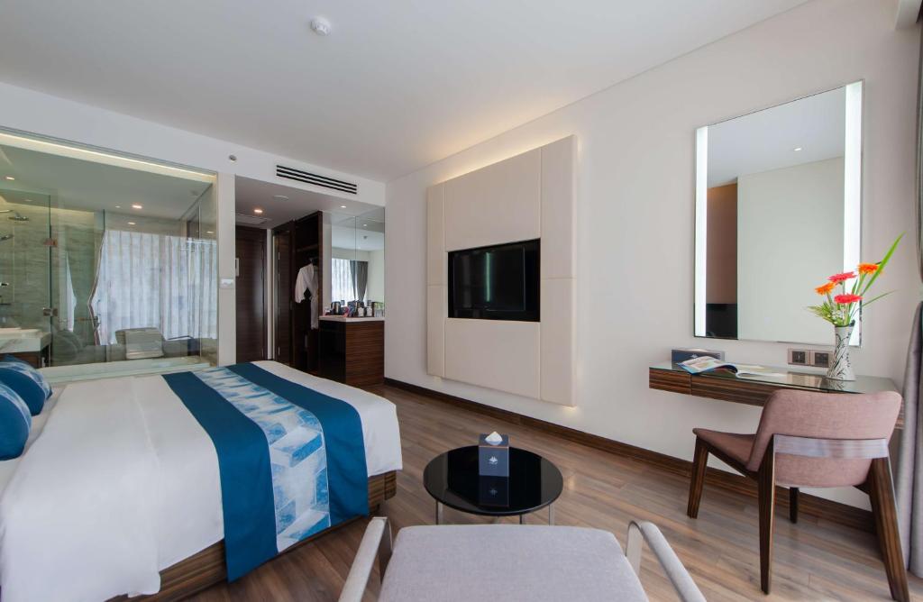 khach san 5 sao qeen an nha trang phong deluxe city