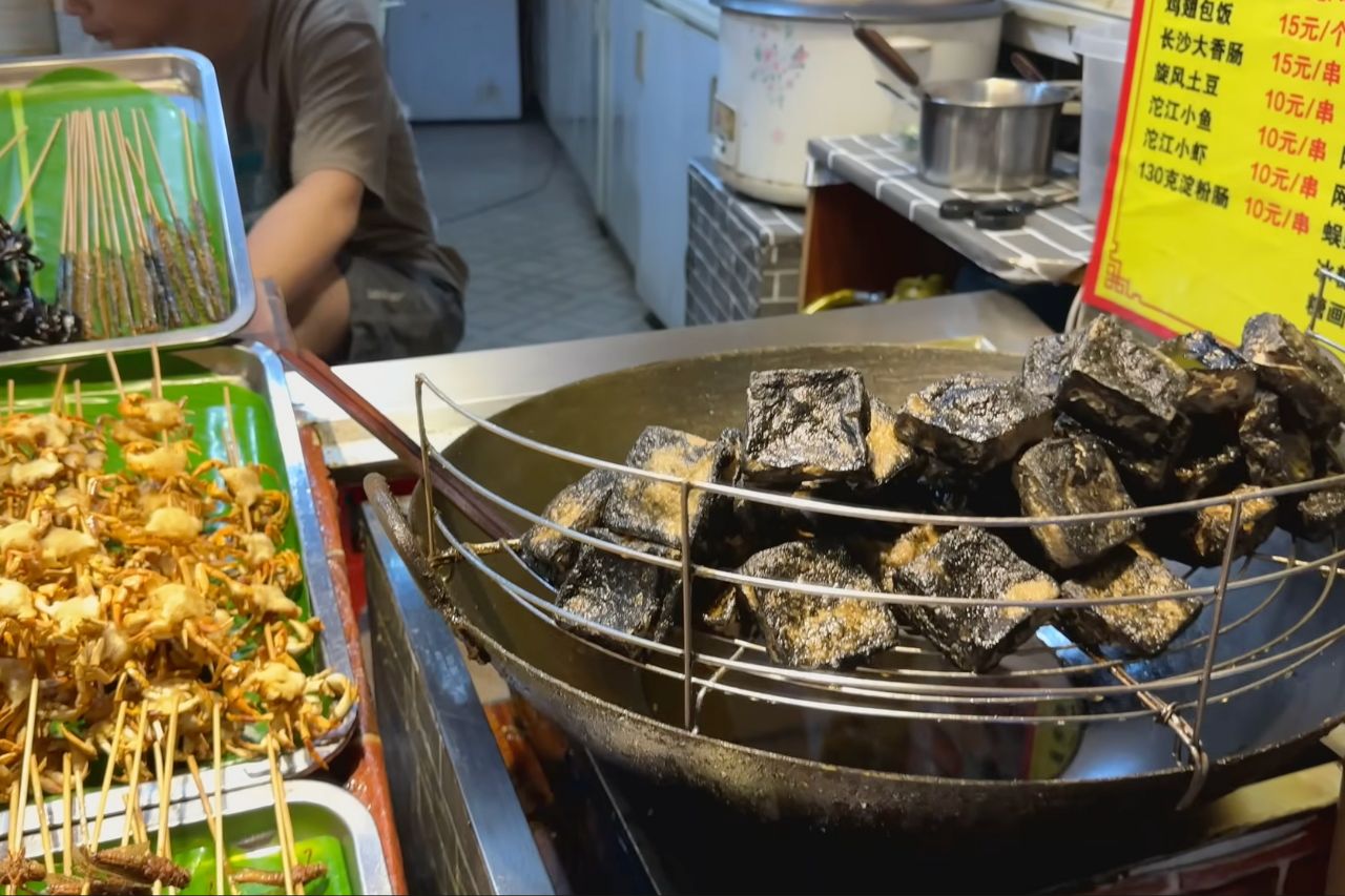 món ăn đường phố ở phượng hoàng cổ trấn