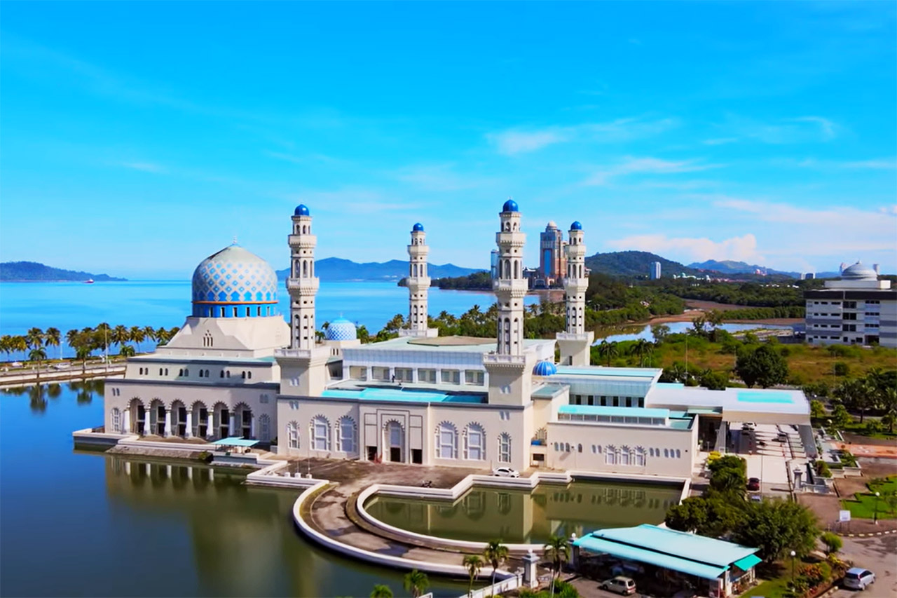 thanh duong Masjid Bandaraya Kota Kinabalu malaysia